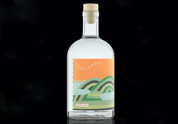 A bottle of Noodledoof Koroit Gin.